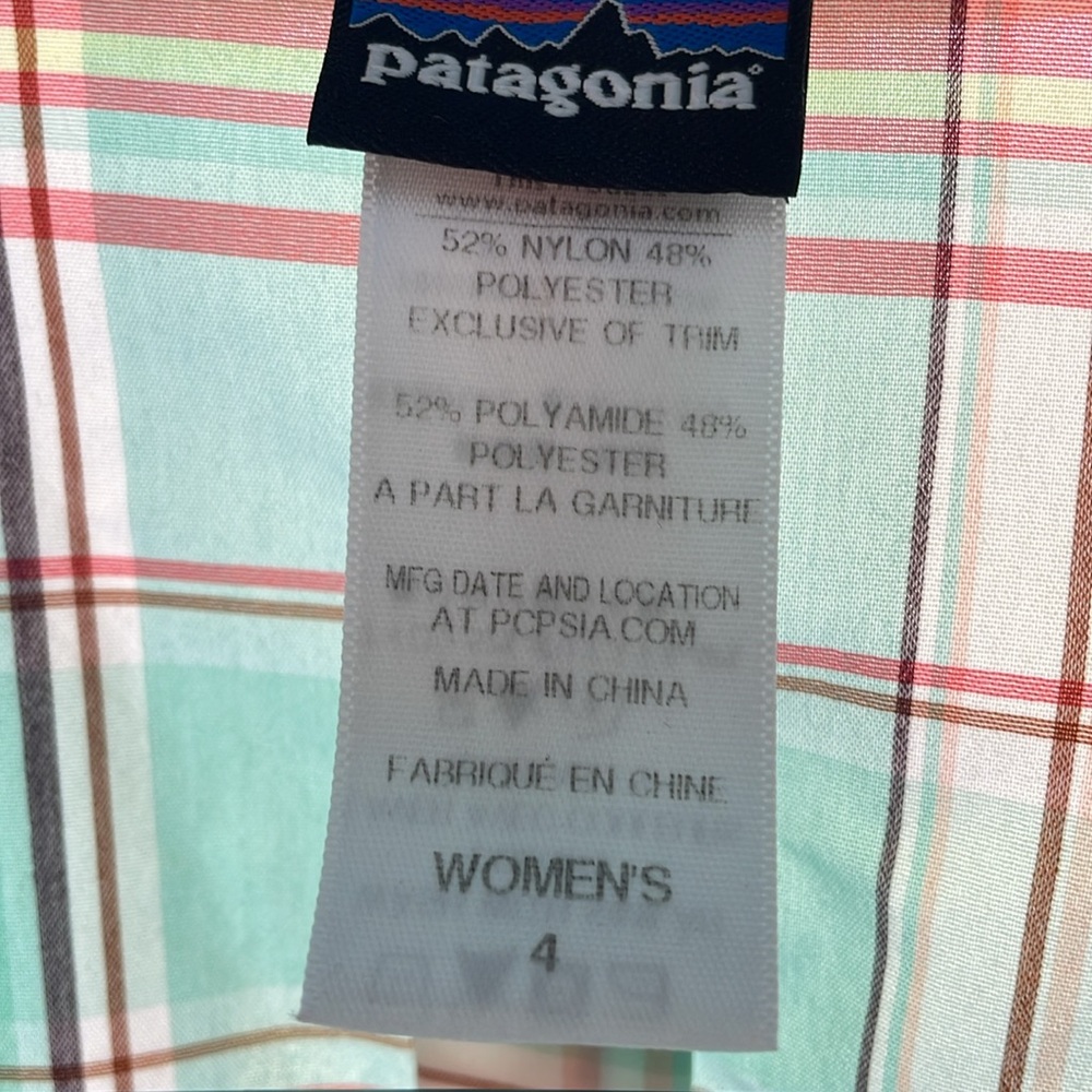 Women’s Patagonia button down shirt. - Picture 2 of 3